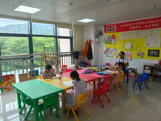 美术启蒙班活动海报