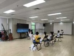 主持暑假特色课活动海报
