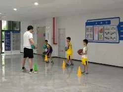 少儿篮球基础班活动海报
